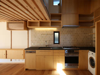 ステップフロアの住処, すわ製作所 すわ製作所 オリジナルデザインの キッチン 木