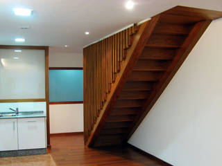 CAMBIO DE USO LOCAL A VIVIENDA, Intra Arquitectos Intra Arquitectos Modern corridor, hallway & stairs