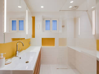 Un Appartement locatif saisonnier au coeur de Paris, ATELIER FB ATELIER FB Salle de bain moderne
