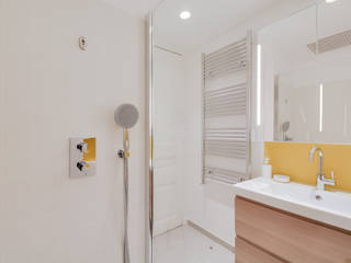 Un Appartement locatif saisonnier au coeur de Paris, ATELIER FB ATELIER FB Salle de bain moderne