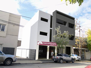 Edificio de Oficina y vivienda, Lineasur Arquitectos Lineasur Arquitectos Phòng học/văn phòng phong cách hiện đại