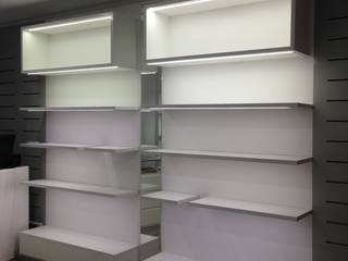 JJ Instalaciones Comerciales Granada SL Office spaces & stores Engineered Wood White