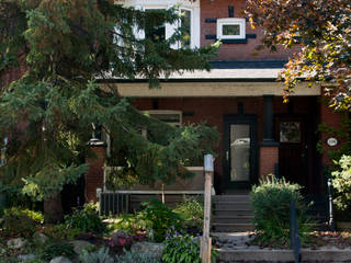 Roncesvalles Accessible House, Solares Architecture Solares Architecture Modern houses