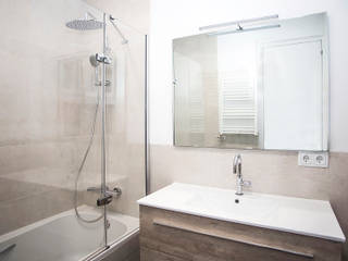 Reforma integral en calle Blasco de Garay de Barcelona, Grupo Inventia Grupo Inventia Modern bathroom Tiles