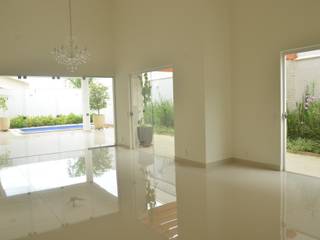 Residência Clean, Paula Ferro Arquitetura Paula Ferro Arquitetura 클래식스타일 거실