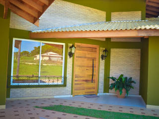Rancho com cores vibrantes, Paula Ferro Arquitetura Paula Ferro Arquitetura Rustikale Häuser