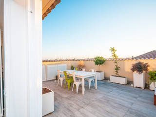 Ristrutturazione appartamento 50 mq, Fabiola Ferrarello Fabiola Ferrarello Industrialer Balkon, Veranda & Terrasse Metall Mehrfarbig