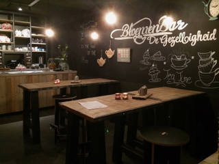 Bloemenwinkel en koffiebar, Sooph Interieurarchitectuur Sooph Interieurarchitectuur Gewerbeflächen Holz Schwarz