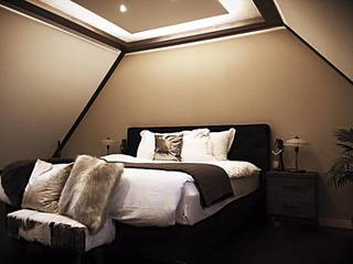 Sooph Interieurarchitectuur Classic style bedroom Wood Beige