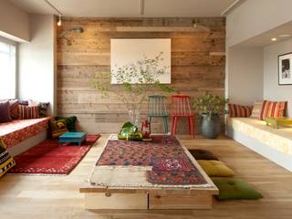 KOTESASHI HOUSE (小手指の家), TATO DESIGN：タトデザイン株式会社 TATO DESIGN：タトデザイン株式会社 Mediterranean style living room Wood Wood effect