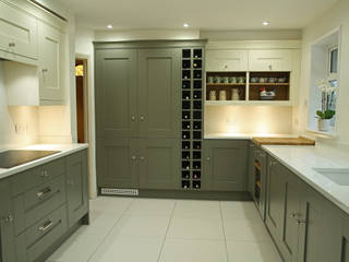 Kitchen with a Contemporary Colour Scheme: Olive & Ivory, Hehku Hehku Classic style kitchen