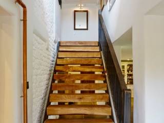 Wren Cottage, Askew Cavanna Architects Askew Cavanna Architects Country style corridor, hallway& stairs
