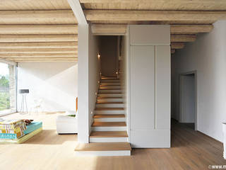 CA’ VASOIN, michele gambato architetto, mgark michele gambato architetto, mgark Modern Corridor, Hallway and Staircase