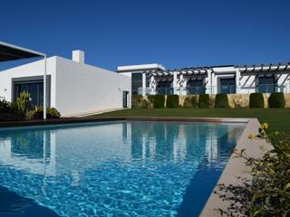 Breathtaking infinity pool in Estoi, Algarve, Engel & Voelkers Vilamoura Engel & Voelkers Vilamoura Jardines de estilo mediterráneo
