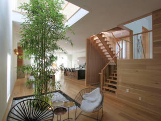 The Courtyard House (2016 Best of Canada), AtelierSUN AtelierSUN Livings modernos: Ideas, imágenes y decoración Derivados de madera Transparente