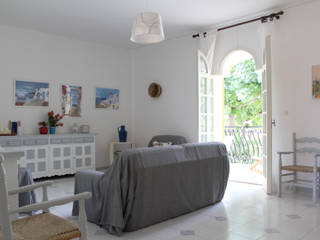 Restyle appartamento in Puglia, Arianna Vivenzio Arianna Vivenzio Salas de estilo mediterraneo