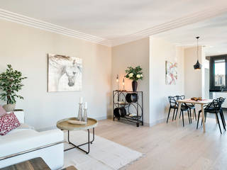 Home Staging para una Vivienda de Lujo en Barcelona, Markham Stagers Markham Stagers Moderne Wohnzimmer Beige