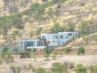 Casa en Pendiente 2, Marcelo Roura Arquitectos Marcelo Roura Arquitectos منازل باطون مسلح