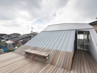 ザウゥス, ジャムズ ジャムズ Eclectic style balcony, veranda & terrace Aluminium/Zinc