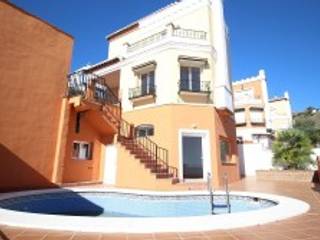 Villa en Nerja, Inmobiliaria Dominguez Inmobiliaria Dominguez Klasik Evler