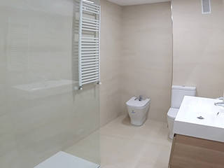 Reforma integral de vivienda, ARCOtectura ARCOtectura Modern bathroom