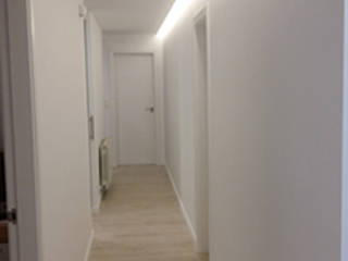 Reforma integral de vivienda, ARCOtectura ARCOtectura Modern corridor, hallway & stairs