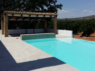 Piscina infinita sobre huerto de naranjos, ARCOtectura ARCOtectura