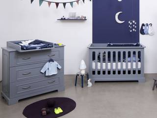 Grey Cot & Chest homify комнаты для новорожденных Серый