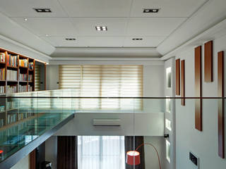 Light House- 舊屋翻新, 光島室內設計 光島室內設計 Balkon, Beranda & Teras Klasik