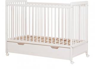 Lambs Baby Cot With Wheels & Bottom Drawer homify Chambre bébé Bois Blanc