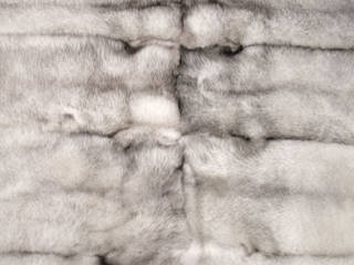 SAGA Blaufuchs Fellteppich, Lars Paustian - International Fur Lars Paustian - International Fur Lantai Bulu White