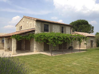 Extension d'une maison de village, Cardo architectures Cardo architectures مساحات تجارية