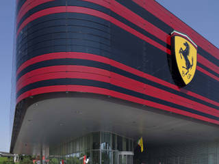 Nuovo Edificio Ferrari Gestione Sportiva - Maranello (MO), POLISTUDIO A.E.S. POLISTUDIO A.E.S. 商業空間