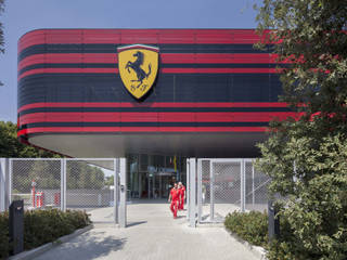 Nuovo Edificio Ferrari Gestione Sportiva - Maranello (MO), POLISTUDIO A.E.S. POLISTUDIO A.E.S. 商業空間