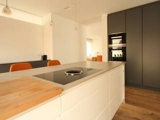 Küche mit Naturstein Arbeitsplatte, Beer GmbH Beer GmbH Modern style kitchen Engineered Wood Transparent