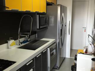 LILIAN FUGITA ARQUITETURA Cozinhas modernas Amarelo