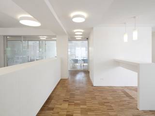 Hammerl Immobilien, destilat Design Studio GmbH destilat Design Studio GmbH Commercial spaces