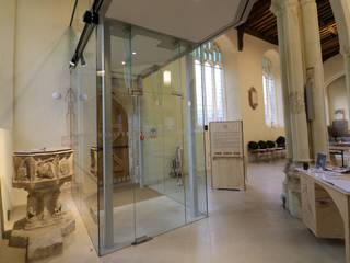 Structural glass entrance in Church , Ion Glass Ion Glass Espacios comerciales Vidrio