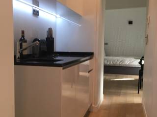 Petit appartement-Neuilly sur Seine, Agence KP Agence KP Modern kitchen White