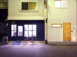 O邸, TRANSFORM 株式会社シーエーティ TRANSFORM 株式会社シーエーティ Eclectic style corridor, hallway & stairs