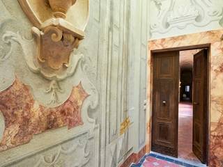 Palazzo Dami "Piano Nobile" - Firenze, Zeno Pucci+Architects Zeno Pucci+Architects Eclectic style corridor, hallway & stairs