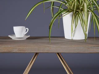Tavolino / Tavolo basso in ottone / Comodino in stile mid century / Consolle legno shabby chic Recupero colore fango e piedi in Ottone, Ebanisteria Cavallaro Ebanisteria Cavallaro Moderne slaapkamers Massief hout