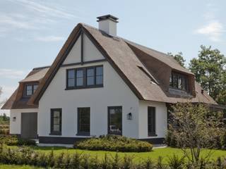 Riet gedekte woning | Leek, Groothuisbouw Emmeloord Groothuisbouw Emmeloord Nhà