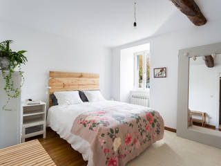 Casa de campo en Coruña, roomy showroom roomy showroom Country style bedroom