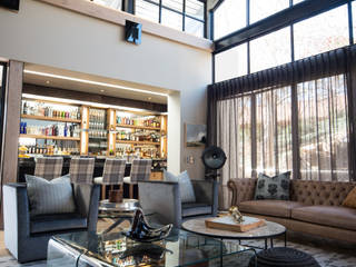 Upmarket home in Johannesburg, Kim h nieu Interior Design Kim h nieu Interior Design Ausgefallene Wohnzimmer