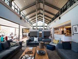 Upmarket home in Johannesburg, Kim h nieu Interior Design Kim h nieu Interior Design Ausgefallene Wohnzimmer