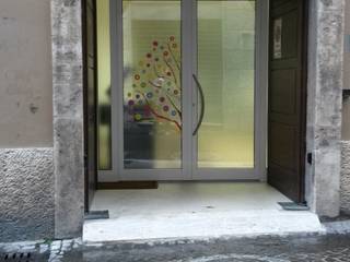 FB Health, Simone Cipollini Architetto Simone Cipollini Architetto Nowoczesny korytarz, przedpokój i schody