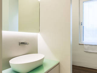 CST | White box apartment, PLUS ULTRA studio PLUS ULTRA studio Bagno minimalista Legno Bianco