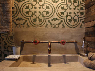 CABAÑA EN TAPALPA, MORADA CUATRO MORADA CUATRO ラスティックスタイルの お風呂・バスルーム