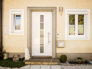 Fenster & Haustüren aus Kunststoff und Aluminium in Ottensheim montiert von Fenster-Schmidinger, Schmidinger Wintergärten, Fenster & Verglasungen Schmidinger Wintergärten, Fenster & Verglasungen Puertas y ventanas modernas Aluminio/Cinc Blanco